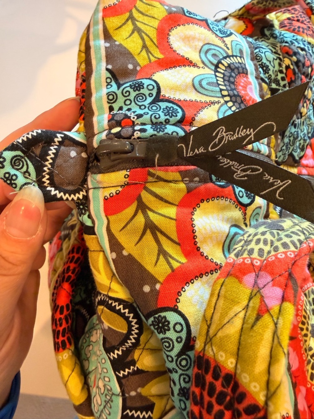 Retired Disney Vera Bradley Quilted Travel Duffel in Pretty Petals Pattern - Picture 5 of 8
